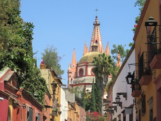Obraz premium Piękna ulica San Miguel de Allende w Meksyku