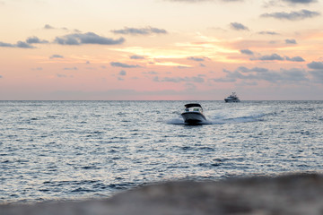 Naklejka premium fishing boat at sunset in mallorca