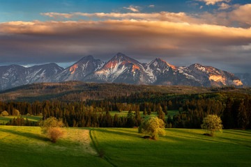 Beautiful spring sunset at Tatra mountains in Poland © Piotr Krzeslak