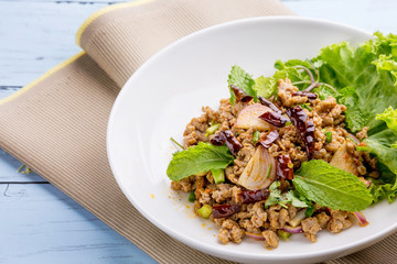 Spicy minced pork salad