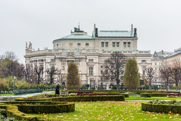 Obraz premium The Hofburg, the former principal imperial palace of the Habsburg dynasty rulers and today serves as the official residence and workplace of the President of Austria. Located in the center of Vienna