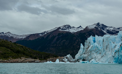 Entre glaciares y bosques. Travesía por el Glaciar Perito Moreno - Argentina 