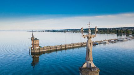 Imperia Statue mit Korona Maske (Konstanz am Bodensee)