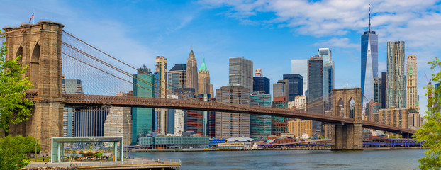 Brooklyn Bridge and Manhattan skyline as seen from Brooklyn Bridge Park, New York City - obrazy, fototapety, plakaty