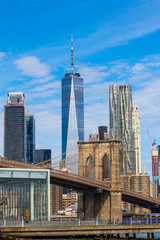 Fototapeta na wymiar View of downtown Manhattan and Brooklin Bridge