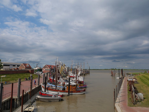 der kleine Fischerort Ditzum im Rheiderland