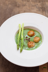 Seared Scallops with Asparagus and Green Sauce