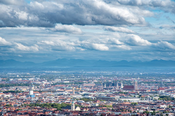 Fototapeta na wymiar München mit Alpenpanorama