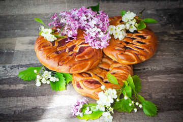 Strawberries and blackcurrant pie with jam, decorated with spring flowers