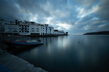 Larga exposición de amanecer en Cadaqués, Girona 