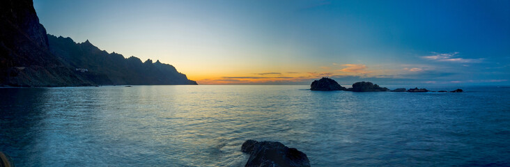 Atardecer en playa de Anaga