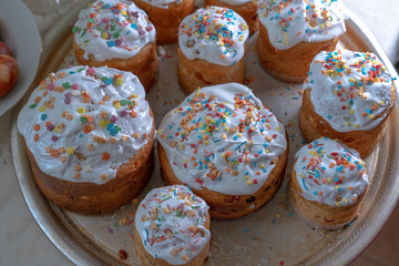 Easter cakes of different sizes for Easter