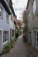 Alte, vielfach unter Denkmalschutz stehende Häuser in den engen Gassen des historischen Altstadtviertel "Schnoor" in Bremen