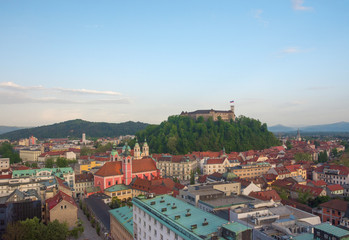 Obraz premium View of the medieval Ljubljana Castle in the old town, famous tourist destination in Ljubljana, Slovenia.
