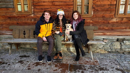 Familie im Winterurlaub/Schladming