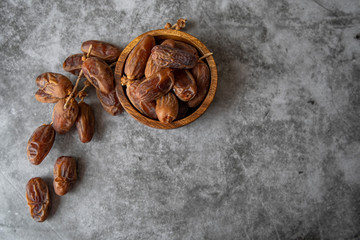 Date in wooden small plate and on table top view