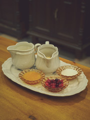 Getting ready to drink a teа with jam, sugar and cranberry