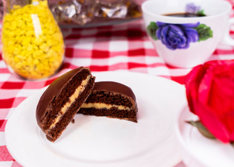 cake, towel, coffee, gingerbread, bread, honey, sweet, food, brown, dulce de leche, chocolate, yellow, tea
