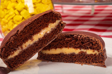 cake, towel, coffee, gingerbread, bread, honey, sweet, food, brown, dulce de leche, chocolate, yellow, tea
