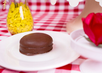 cake, towel, coffee, gingerbread, bread, honey, sweet, food, brown, dulce de leche, chocolate, yellow, tea
