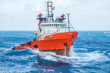 Sea tow in the high sea