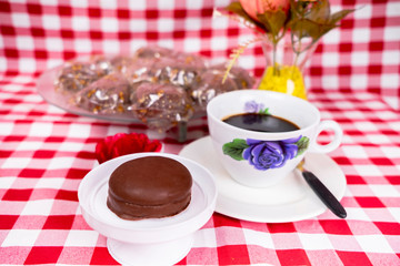 cake, towel, coffee, gingerbread, bread, honey, sweet, food, brown, dulce de leche, chocolate, yellow, tea
