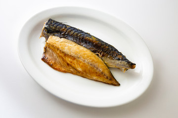Baked mackerel whice is picked with salt AND called Jaban-godeung-eo