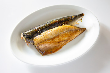 Baked mackerel whice is picked with salt AND called Jaban-godeung-eo