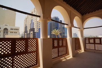 Fototapeta premium arabic arched hallway mashrabiya 2
