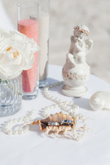 Obraz na płótnie Canvas Wedding rings close up decorated nautical with accessories for tropical caribbean outdoor wedding ceremony on the sandy beach in Dominican republic, Punta Cana