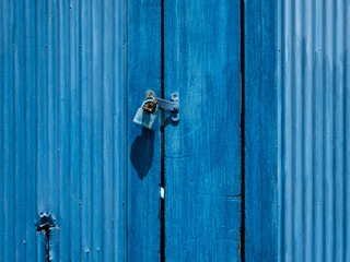 青い扉と鍵