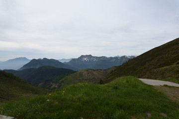 Escursione lungo la cima del monte Torondon