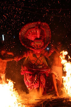 KANDANAR KELAN THEYYAM
THEYYAM - HUMAN GOD OF MALABAR THEYYAM IS AN TRADITIONAL ART FORM USUALLY PLAYS ON TEMPLES OF MALABAR WHICH EXICTED IN KANNUR AND KASARAGOD DISTRICTS OF KERALA STATE IN INDIA