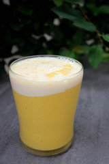 mango juice or mango smoothies with milk