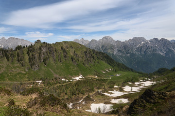 Escursione lungo la cima del monte Torondon