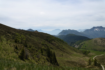 Escursione lungo la cima del monte Torondon