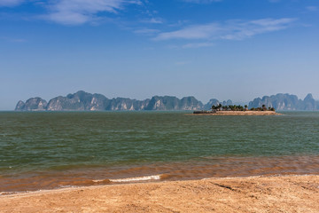Fototapeta na wymiar Scenic view of Halong Bay with Bikini Island, Vietnam