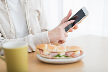 スマホ　操作　サンドイッチ