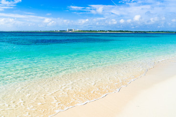 宮古島の美しいサンゴ礁の海
