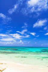 宮古島の美しいサンゴ礁の海