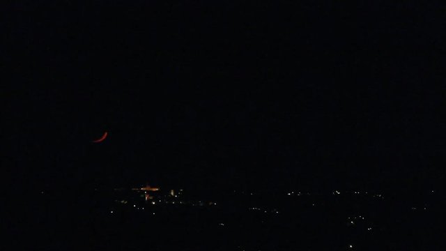 Luna al tramonto