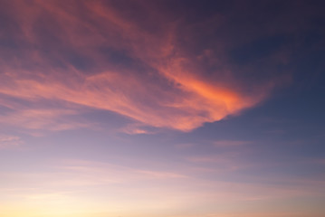 夕焼けにたなびく雲