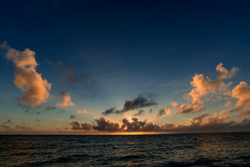 来間島の長間浜の美しい夕日