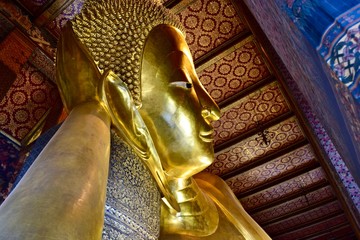 The big golden buddha statue face at Wat Pho.