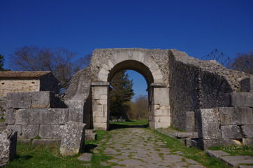 Fototapeta na wymiar One of the four entrance doors to the archaeological site of Altilia. Sepino - Molise - Italy