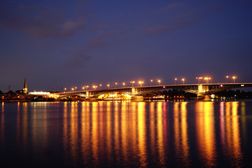 Fototapeta na wymiar Theodor Heuss Brücke Mainz