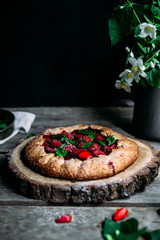 Shortcrust tart with strawberries and mint