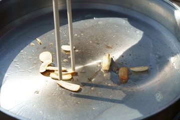 Fototapeta premium Fry the garlic before the meat