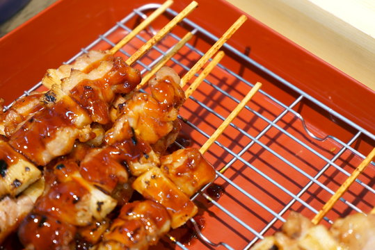 Put Yakitori On The Red Tray