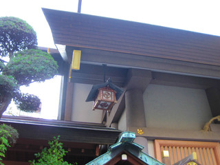 屋根と灯籠